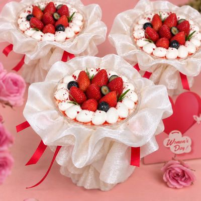 Bó hoa voan dâu tây việt quất