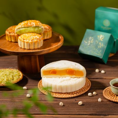 SCake combo-banh-nuong-nhan-com-xao-dac-biet-160g-va-banh-deo-kem-sua-nhan-sen-nhuyen-4-trung-muoi-400g